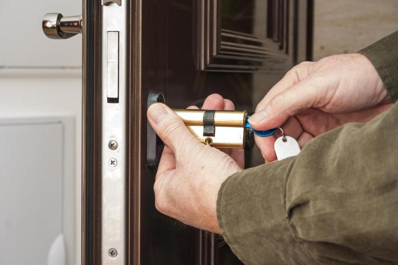 Ouverture fine de porte &agrave; Angers : pr&eacute;server votre serrure sans d&eacute;g&acirc;t